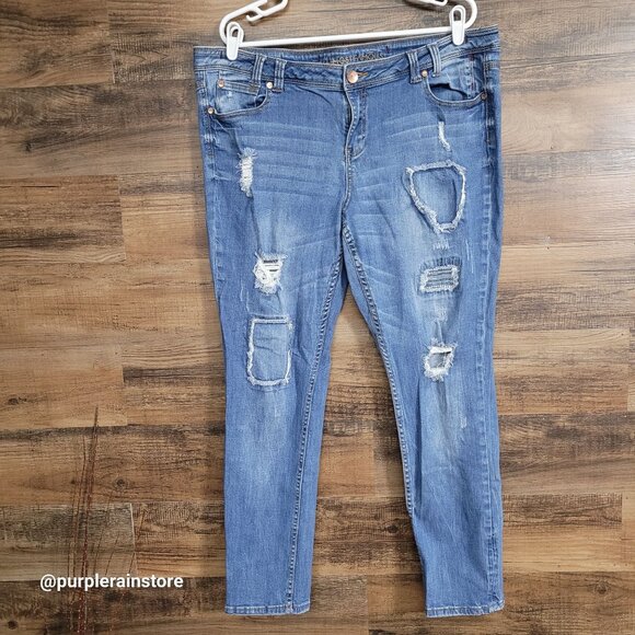 Almost Famous Jeans Size 20 Skinny Mid Rise Medium Wash Stretch Denim - Picture 1 of 12